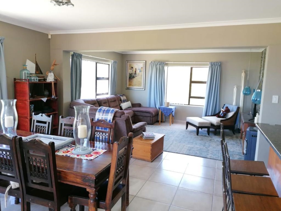 8 Bedroom Property for Sale in Paradise Beach Eastern Cape